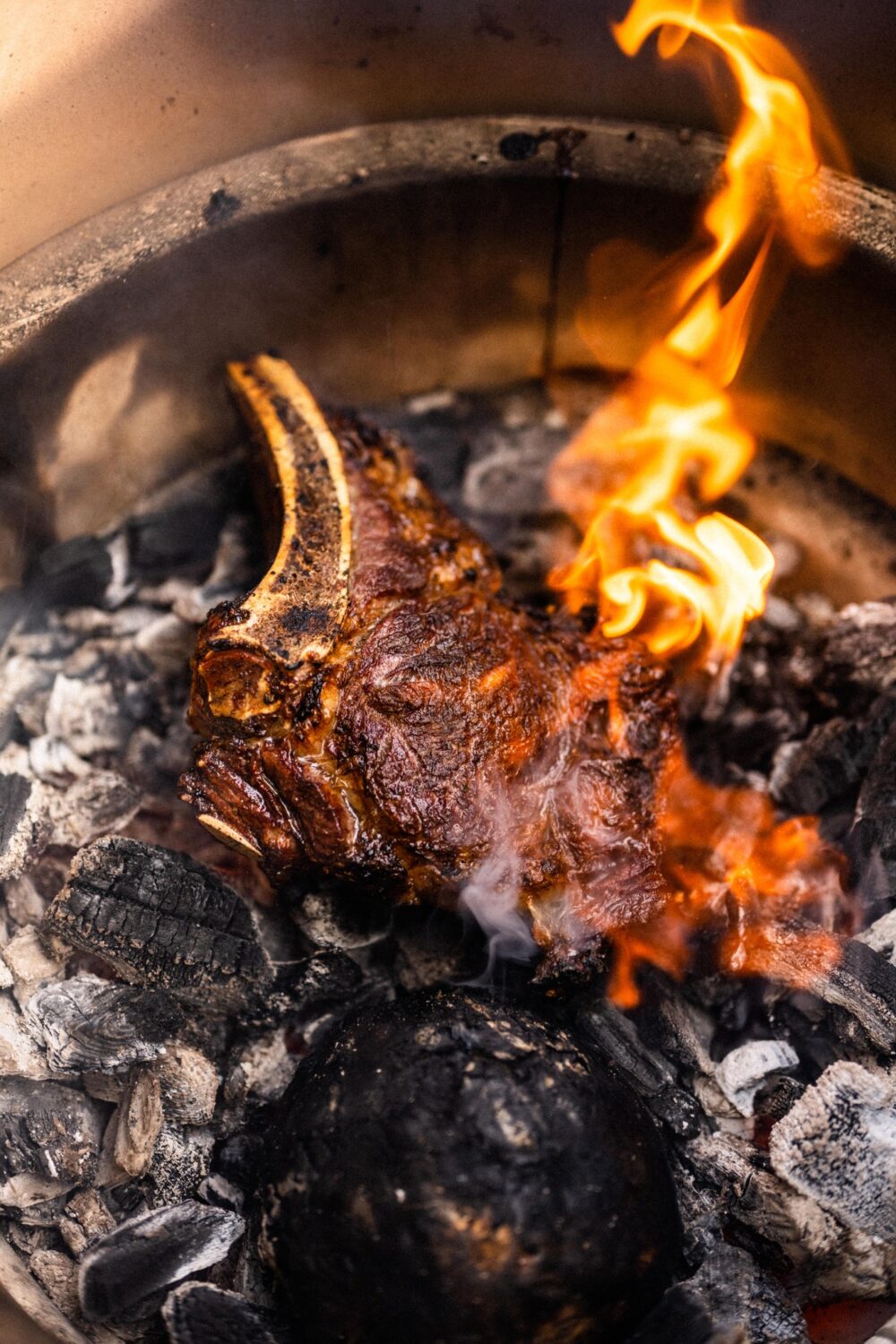 steak on big green egg charcoal